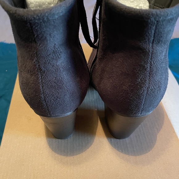Suade booties Size 7 - Picture 4 of 6